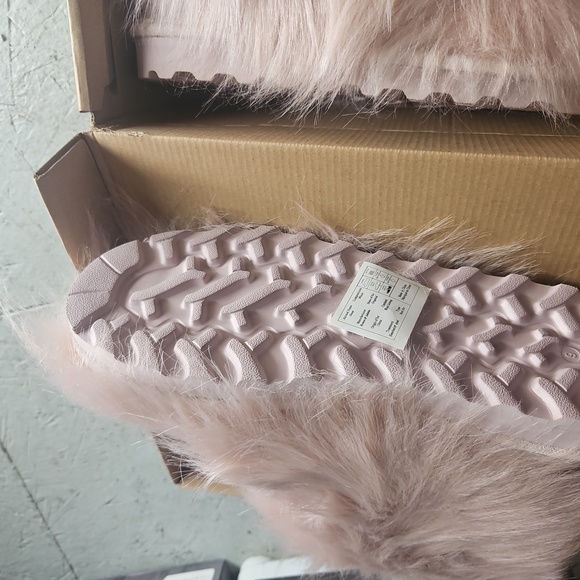 Bearpaw boots Sasha pink, brand new with shearling interior - Picture 4 of 8